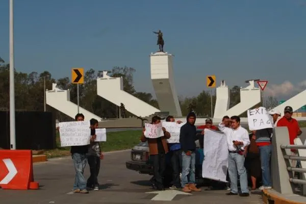 Cierran el Viaducto Zaragoza por falta de pago a trabajadores