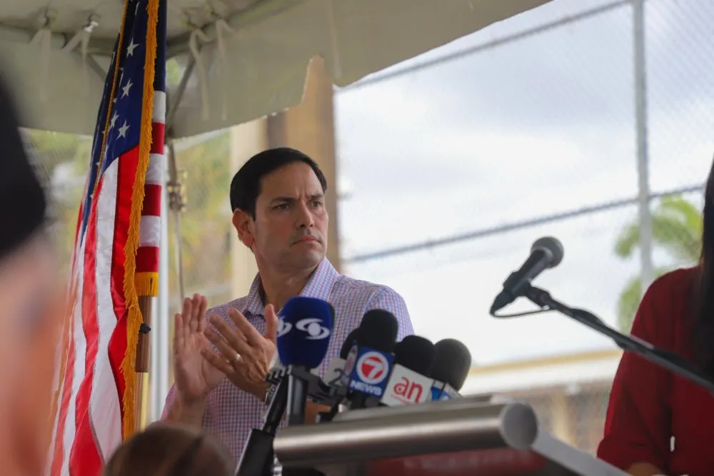 Marco Rubio califica de ilegítimo al gobierno de Maduro y Venezuela responde