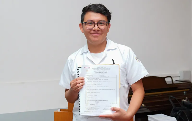 Concluyen formación profesional 91 enfermeras y enfermeros de la USEP