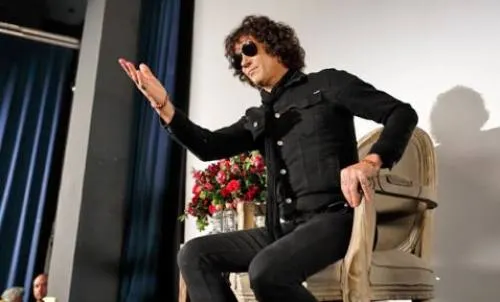 El rock no es sólo para mover las caderas, también las neuronas: Bunbury