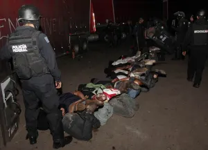 Comienzan diálogo autoridades y normalistas michoacanos