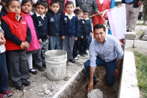Quecholac entrega materiales para preescolar de Manjarrez