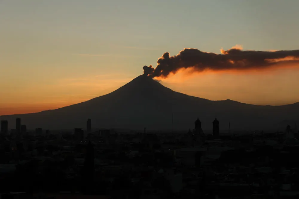 Reporte del volcán Popocatépetl: caída de ceniza y efectos en municipios aledaños