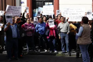 Desconocen trabajadores de COBAEP a secretario del Sitracob