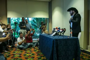 Gerardo Ortiz se disculpa con las mujeres y retira el video ‘Fuiste mía’