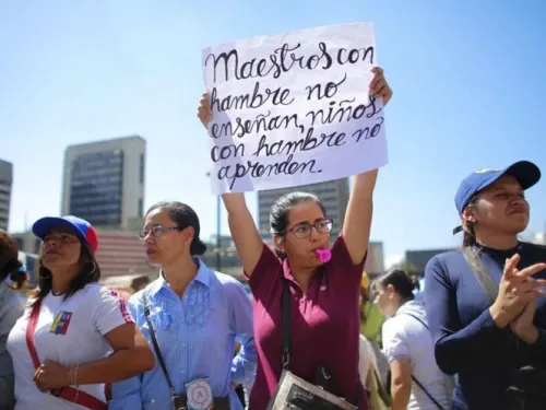 Venezuela: Profesores inician paro en reclamo de mejoras salariales