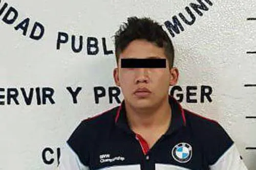 Detienen en San Pedro Cholula a 2 sujetos por presunto robo de vehículo