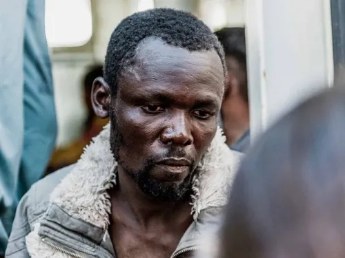 Migrantes intentan suicidio colectivo en barco, cerca de Italia