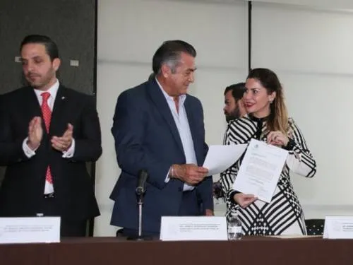 Aprueban licencia de “El Bronco” en Nuevo León