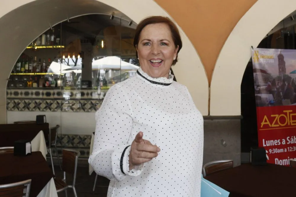 Casique, Ana Teresa, Genoveva: el Bon Vivant y la Mentira Absoluta