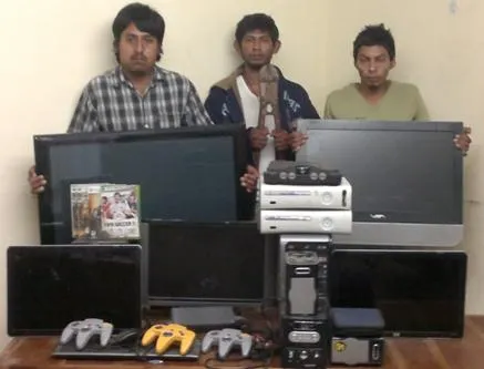 Detienen a trío en Xicotepec; los acusan de robo a cyber cafés