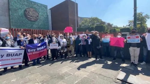 Miembros del Consejo Universitario acuden a Palacio Nacional para defender autonomía de la BUAP