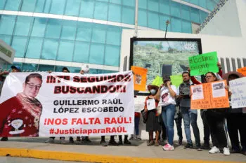 Con marcha, familiares de Guillermo Raúl piden a las autoridades no dejar de buscar al joven desaparecido