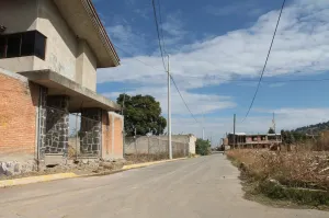 Para mejorar calidad de vida, reciben habitantes de Coapan electrificación