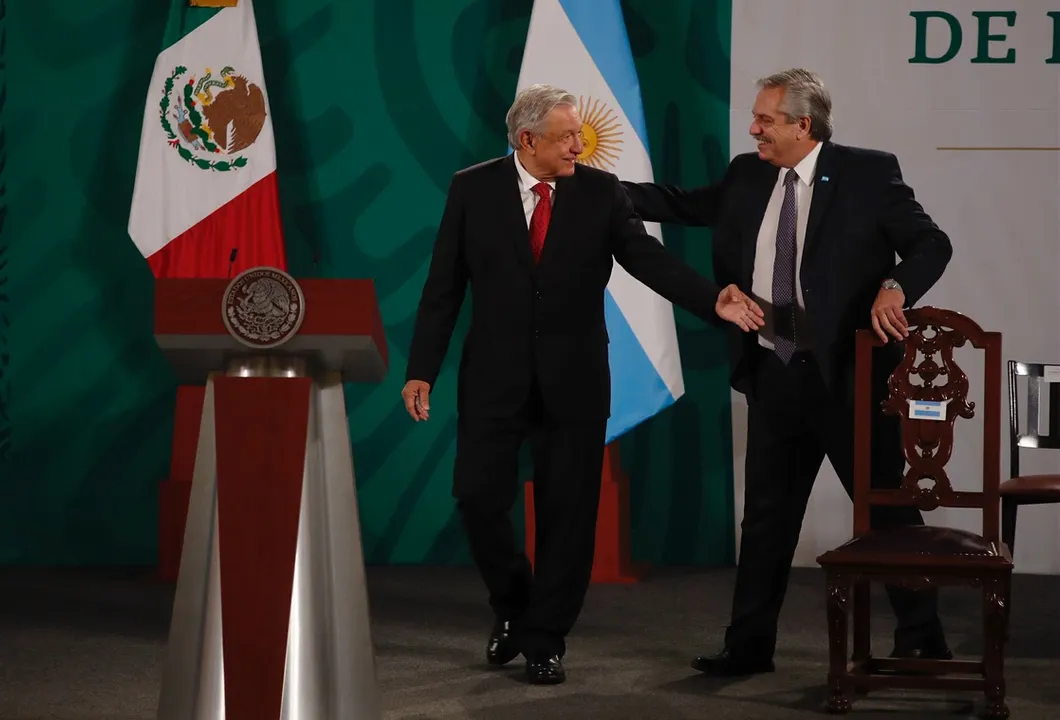 AMLO convoca a gobernadores a tener manos fuera de elecciones