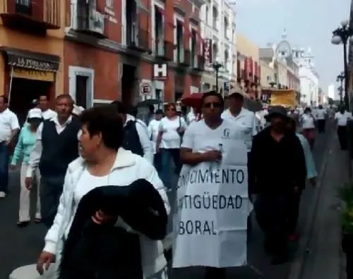 Trabajadores despedidos del gobierno descubren a su líder vendiendo el movimiento