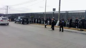 Federales custodian AICM ante posible marcha de la CNTE