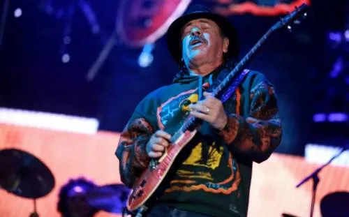 Carlos Santana regresa a México para inyectar ánimo con su música
