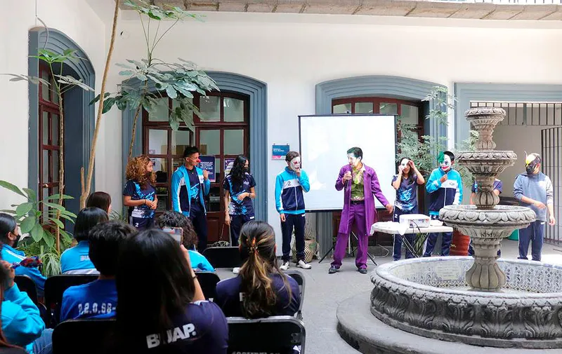 regidores-puebla-formando-con-locura