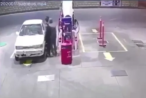 Asaltan gasolinera y dan balazo en el rostro a cliente
