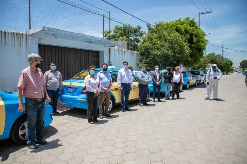Inspecciona SMT sanitización de 100 taxis en San Pedro Cholula