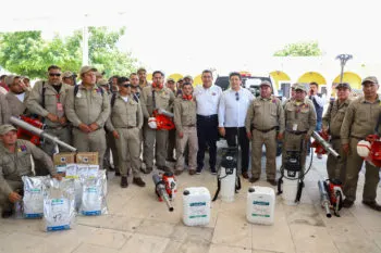 En Huaquechula, Sergio Salomón entregó equipamiento para la contención del dengue