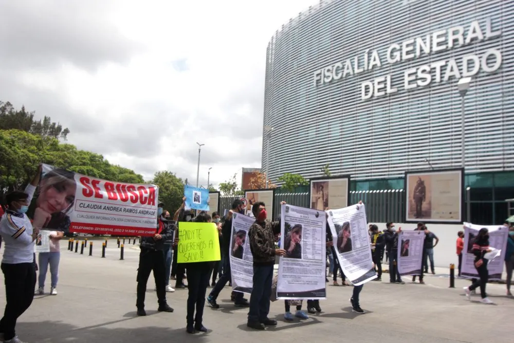 Vuelven a plantarse afuera de FGE por joven desaparecida