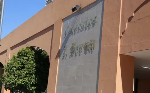 Familiares despiden a maestra fallecida en tiroteo en colegio en Torreón