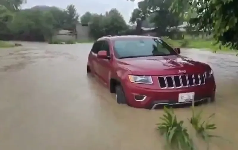 Lluvias dejan inundaciones y caos vial en Puebla; reportan desbordamiento en Pantepec