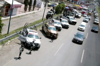 Pemex y FGR realizan cateo en taquería donde se halló un “huachitúnel”, cerca de la Central de Abasto