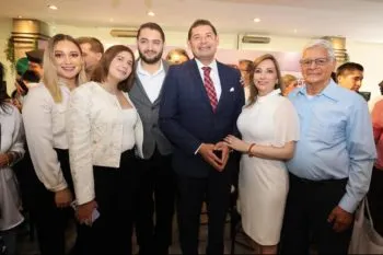 A nombre del Gobierno de Transición, Alejandro Armenta felicita a los padres en su día