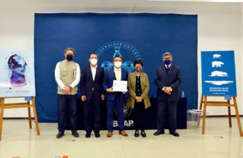 Premia Lilia Cedillo a los ganadores del concurso de cartel ‘Acción por el clima’