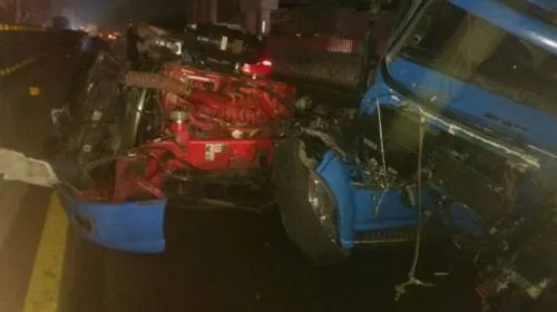 Caos vial en la México-Puebla por fuerte carambola