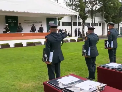 Entre contingencia Sedena celebra graduación militar