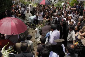 Familia y amigos despiden a Samuel Malpica entre lágrimas y ovaciones