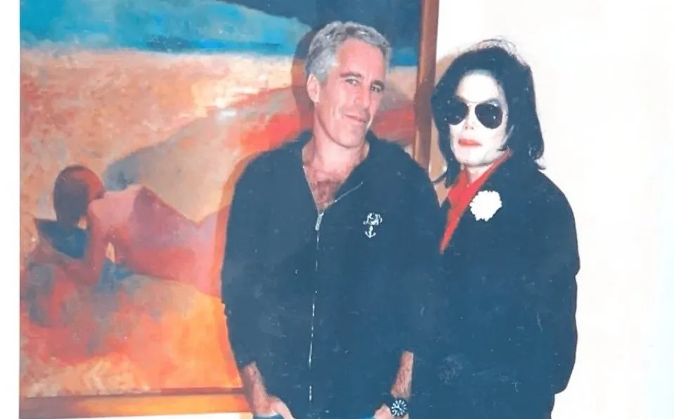 Difunden archivos del caso Epstein con fotos de Clinton, Jackson y Jagger