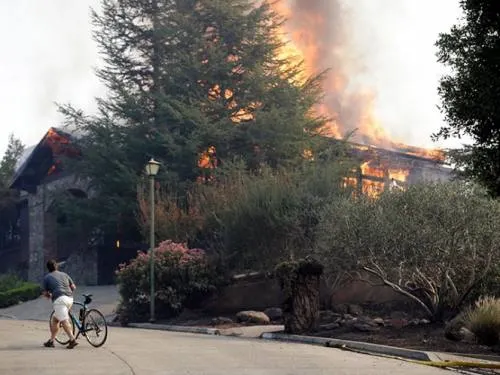 California evalúa alertas contra incendios; ya van 29 muertos