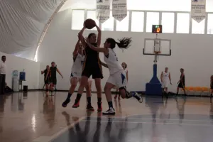 Muestran dominio Borregos en baloncesto
