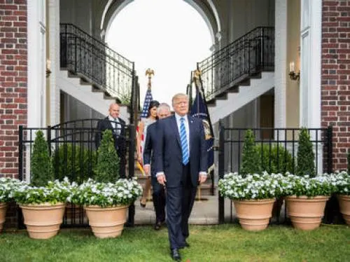 Trump no descarta una “opción militar” para Venezuela