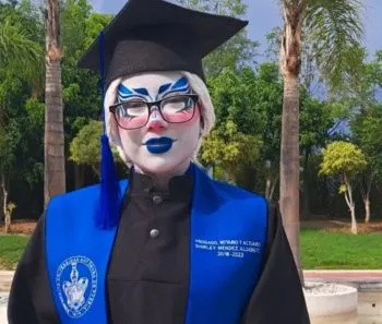 Artista del drag queen se graduó como licenciada en derecho de la BUAP; conoce su historia