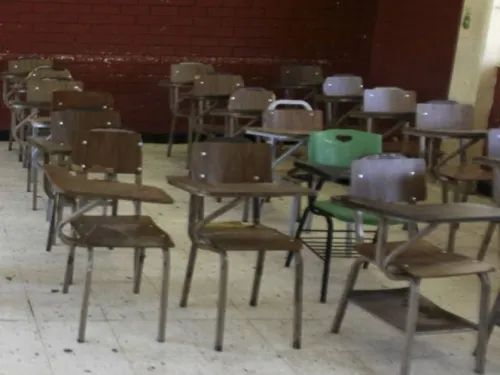 ‘No vamos a arriesgar a nadie’; ciclo escolar continúa en línea en NL