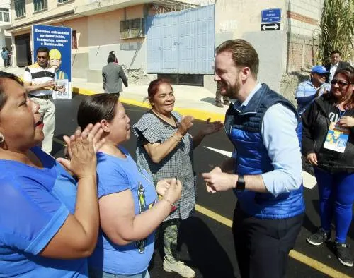 Luis Banck entregó dos vialidades pavimentadas a vecinos de Lomas de San Miguel
