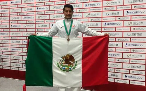 Poblano logra el bronce en Karate Shito Ryu en Japón