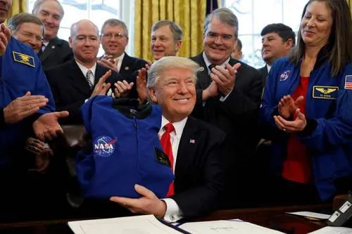Trump apuntala a la NASA para conquistar Marte