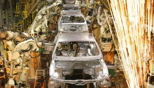 Canadá pide a Estados Unidos abandonar aranceles a automóviles