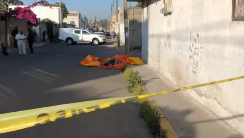 Hallan cadáver envuelto en una lona en Bosques de Manzanilla
