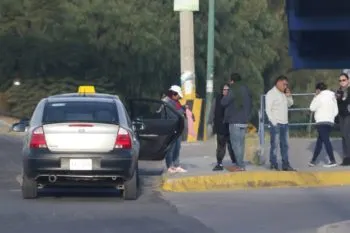 Gobierno de Puebla cierra paso al transporte pirata; lo vincula con delitos