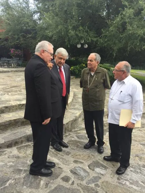 Líderes católicos se reúnen con López Obrador