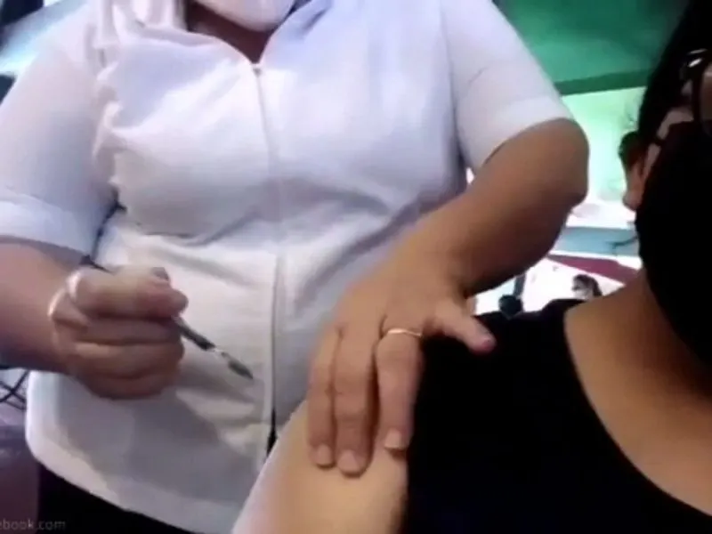 Enfermera simuló vacunar a joven en Veracruz