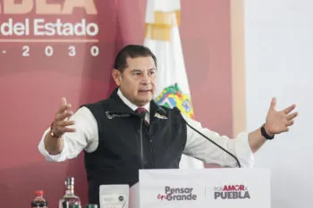 Armenta denuncia granjas de bots internacionales contra proyecto Cablebús